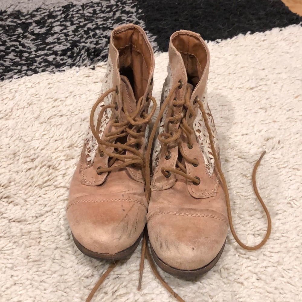 Shoes - Picture 2 of 4